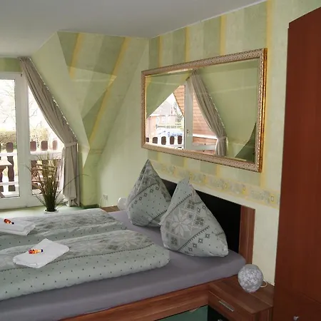 מלון Hotel Grossenbrode 2*